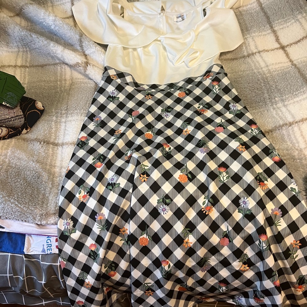 NWOT floral swing dress - Picture 8 of 8